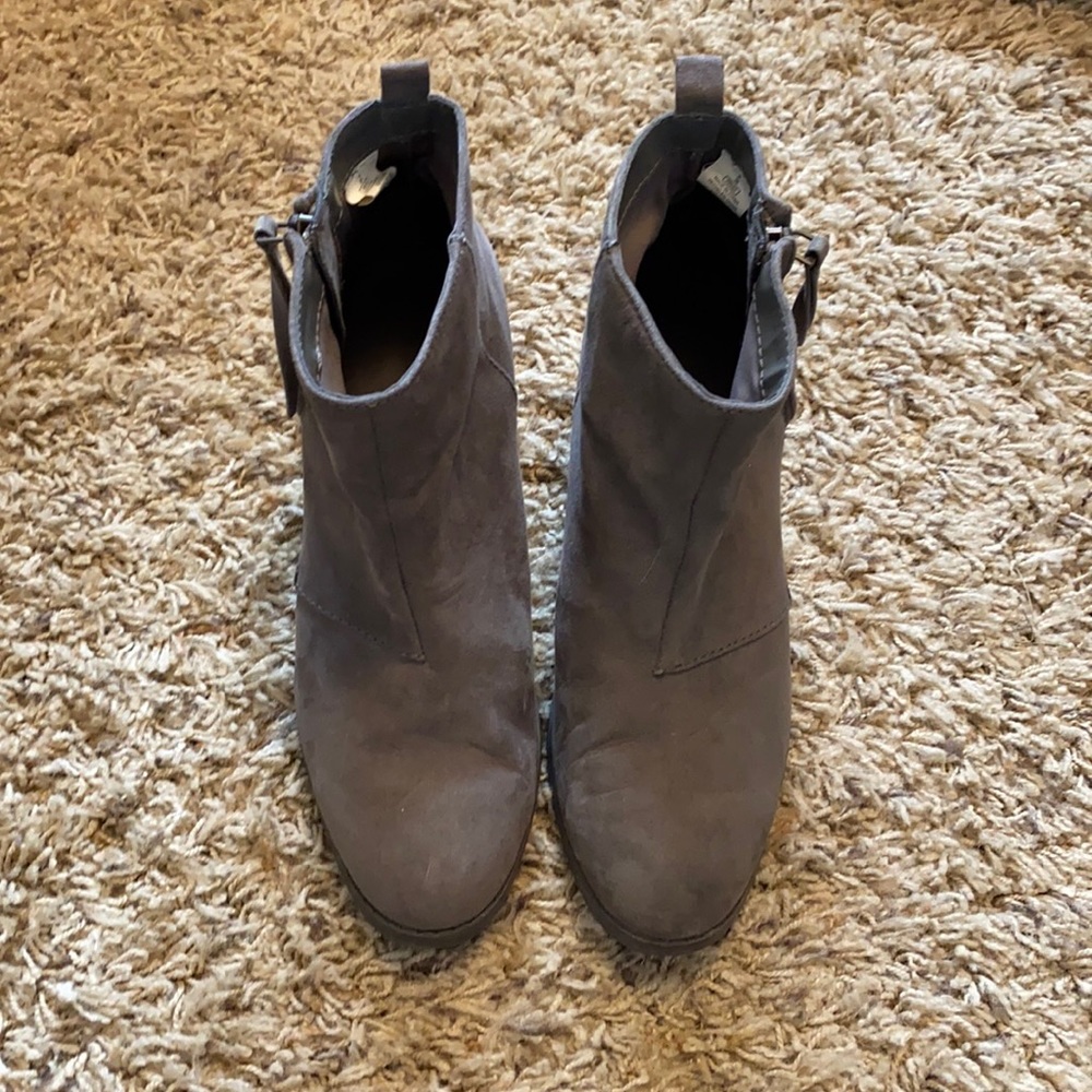Heeled booties